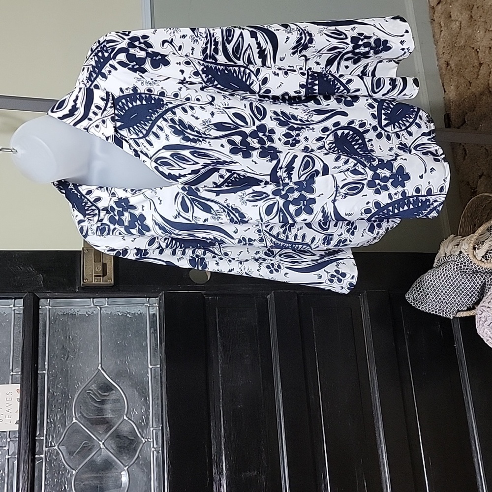Everyday Jones Floral Navy and White Collared Wrap Top Woman Size XS